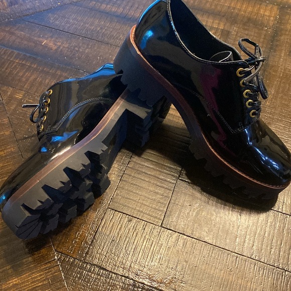 Platform lug heeled tie up loafers - Picture 4 of 6